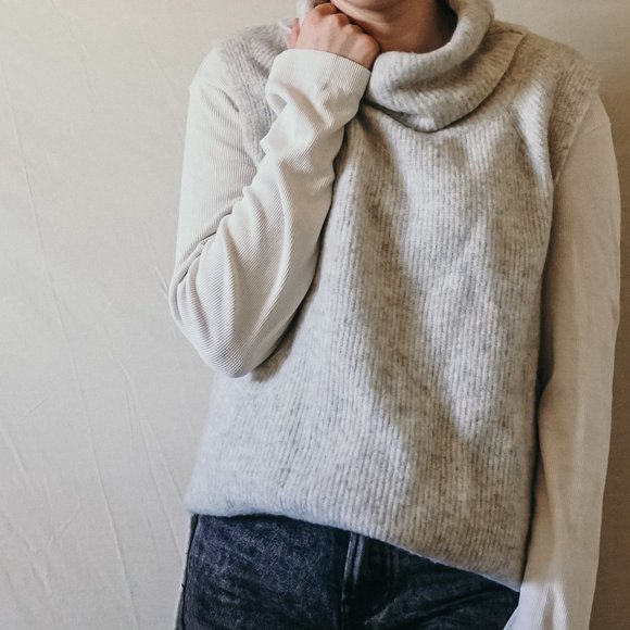 Wool Turtleneck Vest - Picture 3 of 4